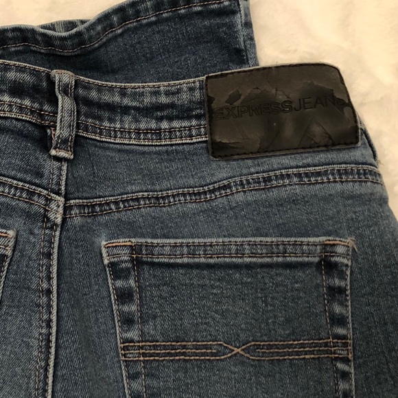 Express Jeans Stretch Fit & Flare (imperfect) 3/4s - Picture 5 of 9